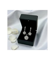 Işıklı Kutulu Mulan Çiçeği Gümüş Kolye & Küpe Seti 925 Ayar Gümüş Set