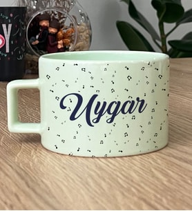 Kişiye Özel Nota Desenli İsim Yazılı Hediye Pastel Fincan (Yeşil)