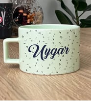 Kişiye Özel Nota Desenli İsim Yazılı Hediye Pastel Fincan (Yeşil)