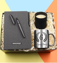Kişiye Özel Termo Deri Gri Defter & Gri Mat Roller Kalem & Vanilya Kokulu Bardak Mum & Gümüş Renk Harf Kupa Hediye Seti