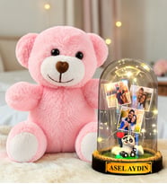 Kişiye Özel 3 Fotoğraflı Yazılı LED Işıklı Fanus ve Pembe Peluş Ayıcık Hediye Seti (pandalı)