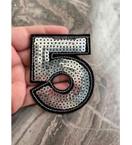 8X6 CM ÜTÜ İLE YAPIŞAN PAYETLİ 5 RAKAMI ARMA YAMA DİKİŞ HOBİ AKSESUARI