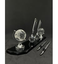 Masa Isimlik Silver Renk Çift Kalem Ve Dünya Aksesuarlı Hediyelik Masalık
