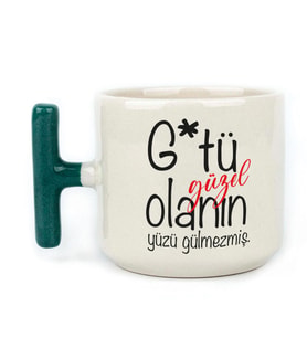G*tü Güzel Olanın Yüzü Gülmezmiş Baskılı Yeşil Kulplu T Kupa