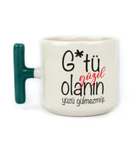 G*tü Güzel Olanın Yüzü Gülmezmiş Baskılı Yeşil Kulplu T Kupa