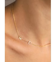Kişiye Özel 925 Ayar Gümüş Yan Tasarım Harf Kalp Kolye (Gold)