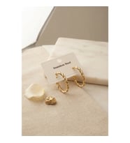 Mey İthalat® 316L Çelik Gold Renk Kıvrımlı Halka Tasarım Model Küpe