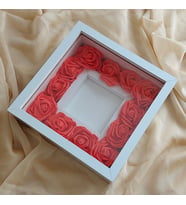 Güllü Anı Çerçevesi!  25x25 cm 12 Gülü ile Beraber Fotoğraf Bölümlü Anı Çerçevesi!(Fotoğraf Hediye)