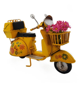 Kişiye Özel Dekoratif Metal Vintage Sepetli Çiçekli Vespa Scooter
