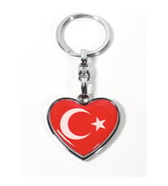 Ay Yıldız Figürlü Kalp Şeklinde Kırmızı Metal Anahtarlık – Duygusal ve Anlamlı Bir Tasarım