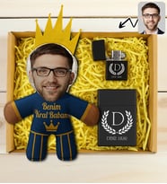 BK Gift Kişiye Özel Fotoğraflı Kral Babam Tasarımlı Bebek Yastık-2 & sarım ürünü Kutusu & Çakmak Hediye Seti-2, Babalar Günü Hediye, Babaya Hediye