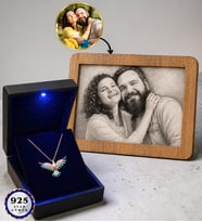 Kişiye Özel Karakalem Fotoğraf Çerçevesi ve 925 Ayar Gümüş Zümrüdü Anka Kuşu Kolyesi