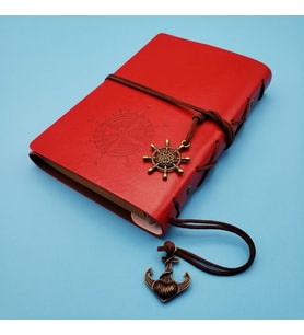 Pusula Tasarımlı Kırmızı Deri Defter