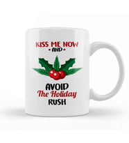 Funny Kiss Me Now and Avoid The Holiday Rush Kupa Bardak Porselen