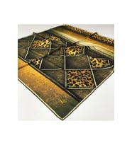 Leopar Desen Black Seri Twill Eşarp Eşarp Askısı ile Birlikte 90x90 cm kahvereng