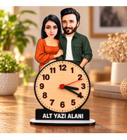 Kişiye Özel Fotoğraflı 2 Kişilik Çift Karikatürlü 18 cm MDF Dikey Masa Saati - Sevgiliye ve Eşe Hediye Sevgililer Günü ve Yıl Dönümü Hediyesi Turuncu