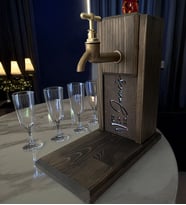 BK Gift Kişiye Özel Led Işıklı Kesim İsimli Ahşap Viski Standı, İçki Standı, Doğum Günü Hediyesi, Ev Hediyesi, Erkek Hediye-1 (Siyah)