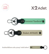 Kardeşe Doğum Günü Jest, İsim & Soyisim Yazılı 2’li Anahtarlık Seti, Yeşil-Sütlü Kahve-Sütlü Kahve