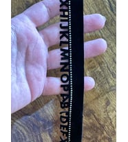 EN 2 CM ALFEBETİK SİYAH SÜET KDİFE TAŞLI ŞERİT DİKİŞ BORDÜR AKSESUAR (1 METRE)