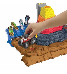 NessiWorld Truck Muhteşem Çarpışma Arenası Oyun Seti HNB96