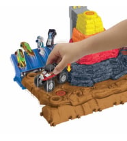 NessiWorld Truck Muhteşem Çarpışma Arenası Oyun Seti HNB96
