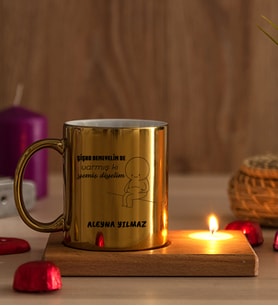 Kişiye Özel Varmış Ki Yemiş Diyelim Esprili Ahşap Altlıklı Mumlu Gold Kupa