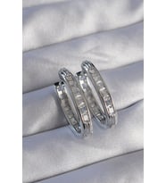 Pirinç Gümüş Renk Zirkon Taşlı Oval Model Küpe - TJ-BKP9078
