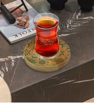 BK Gift Kişiye Özel Retro Motif Tasarımlı Doğal Ahşap Tabaklı Heybeli Çay Bardağı Model 11