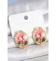 Pirinç Gold Renk Pembe Mineli İncili Çiçek İşlemli Portre Model Kadın Küpe (Altın)