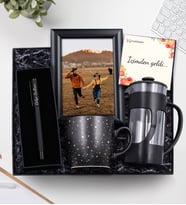 Kişiye Özel Siyah Çerçeve & Yıldızlı Siyah Mat Kupa & Siyah French Press & Siyah Mat Roller Kalem Hediye Seti