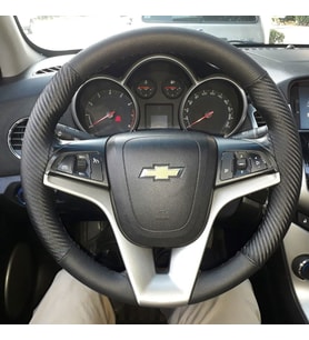 DİKİŞLİ DİREKSİYON KILIFI SİYAH/KARBON DERİ SİYAH DİKİŞLİ CHEVROLET CRUZE İÇİN