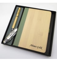 Signator® Codex  N219 Kişiye Özel Defterli Set - İsme Özel Bambu Kalem + İsme Özel Bambu Defter + İsme Özel Gümüş Çakı  İsme Özel Kutusunda Hediyelik Set (Karışık)