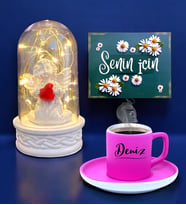İsimli Pembe Renkli Kahve Fincanı ve Led Işıklı Tasarım Fanus ve  Kişiye Özel Hediye Seti (Model 1)