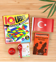 IQUBES Oyun & Okuma Kitabı & Balon & Stres Topu & Bayrak Hediye Seti