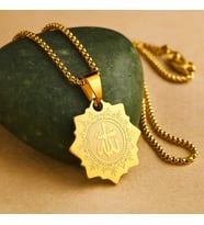 voyageaccessory Gerçek Altın Işıltısında ve Görünümlü Paslanmaz Çelik Allah Yazılı Kolye