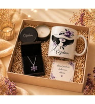 İsimli Premium Hediye Seti Kişiye Özel Kupa Lotus Kolye & Kokulu Mum