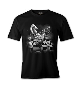 Chess Game with a Broken Queen Siyah Erkek Tshirt