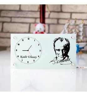 Atatürk Silüetli ve İmzalı Kişiye Özel Cam Masa Saati
