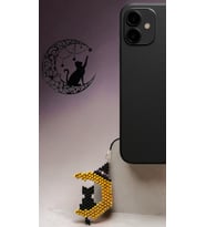 Miyuki Boncuk El Yapımı Ayda Oturan Kedi Telefon Çarmı - Charm (Çok Renkli)
