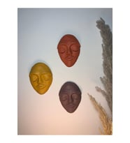 El Yapımı Duvar Maskları 3'lü Set (Çok Renkli)