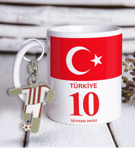 BK Gift Kişiye Özel Kırmızı-Beyaz Tasarımlı Kupa Bardak ve Formalı Metal Anahtarlık Hediye Seti Model 1