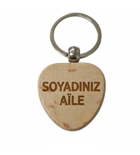 Kişiye Özel Kalp Ahşap Anahtarlık – Soyad ve Ailesi Yazılı Lazer Gravür Anahtarlık – Özel Tasarım Aile Hediyesi