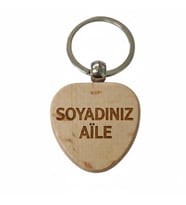 Kişiye Özel Kalp Ahşap Anahtarlık – Soyad ve Ailesi Yazılı Lazer Gravür Anahtarlık – Özel Tasarım Aile Hediyesi