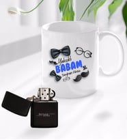 BK Gift Kişiye Özel Babalar Günü Hediyesi Yakışıklı Babam Tasarımlı Kupa Bardak ve Benzinli Çakmak Seti-1 (Model 1)