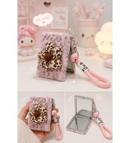 Peluş Desenli Çiçek Detaylı Cep Aynası Anahtarlık – Kawaii Çanta Charmı Cep Çanta Makyaj Aynası-B