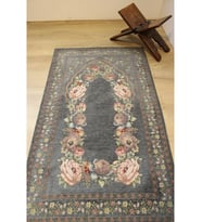 BELİEVE KINAY GRİ MAVİ JAKARLI DOKUMA GOBLEN DEKORATİF ASTARSIZ SAÇAKSIZ ŞÖNİLLİ SECCADE 70*115
