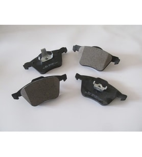 VOLVO V70- 00/04; ÖN FREN BALATASI (KABLOSUZ)(DİSK)(155,2X72,3X18,6/15;6,4X71,6X17)(BRAMAX) 274285
