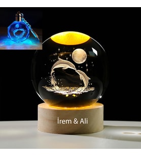 Kişiye Özel Büyük Boy Işıklı Ahşap Kaideli Sevimli Balıkları Temalı Cam Küre 8cm Ve Anahtar seti