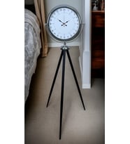 Krom 24 Saat Göstergeli Özel Tasarım Tripod Ayaklı Saat (Standart)