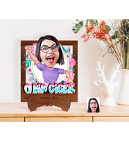 BK Gift Kişiye Özel O Bir Çiçek Karikatürlü Ahşap Standlı 3D Biblo-3 (Beyaz)